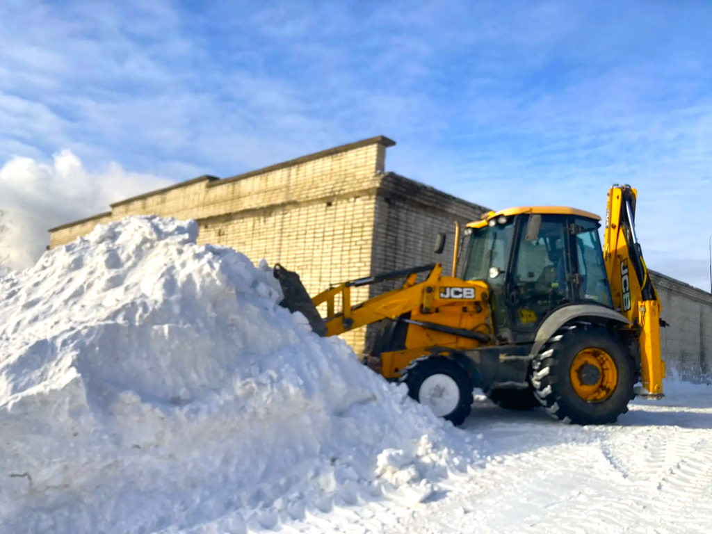 Военные коммунальщики провели мероприятия по уборке снега
